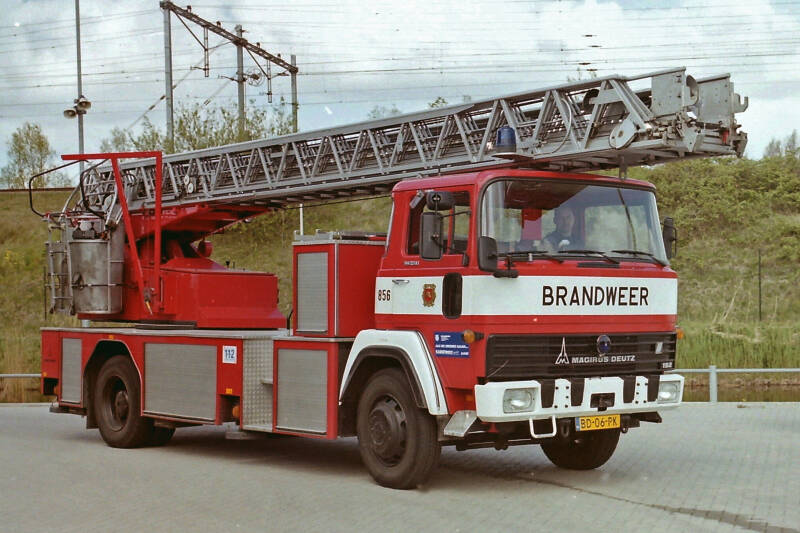 Kenteken: BD-06-PK Roepnummer: 856 Type voertuig: AL-30 Merk &amp; Type: Magirus Deutz 192D13 Opbouw: Magirus Bouwjaar: 1981 In dienst: 1981 Uit dienst: 2002.Opmerkingen: In 2004 is dit voertuig nog tijdelijk in dienst geweest bij Brandweer Beverwijk. 