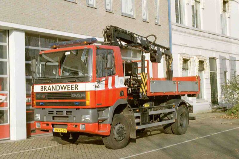 Kenteken: BD-RZ-64 Roepnummer: 30-765 > 04-1686 > 04-1682 Type voertuig: HA-KR Merk &amp; Type: DAF FAV75.270RC400 Opbouw: Leebur-Atlas Bouwjaar: 1996 In dienst: 1996 Uit dienst: 2011.
