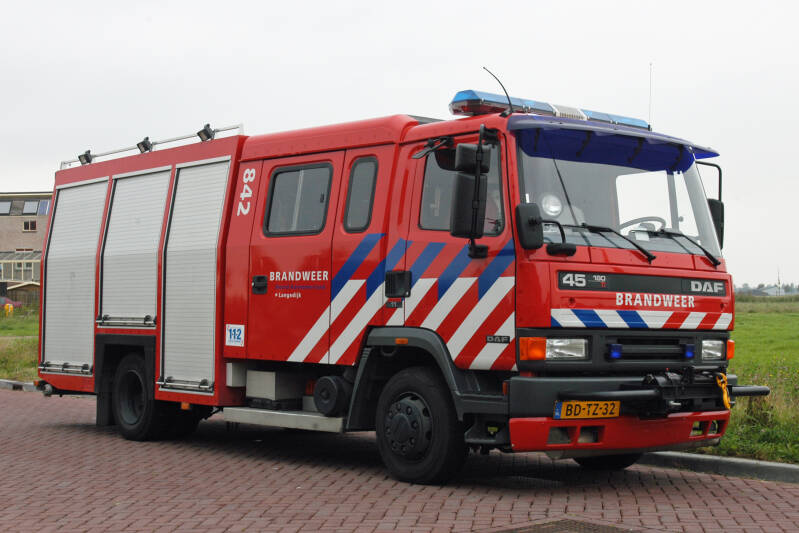 Kenteken: BD-TZ-32 Roepnummer: LDK842 > 10-5332 Type voertuig: TS9 LD3000 HD245 T1500 Merk &amp; Type: DAF FF45.180-11CE365 Opbouw: C&amp;C-Products-Godiva Bouwjaar: 1996 In dienst: 1996 Uit dienst: 2013 Standplaats: Zuid Scharwoude.