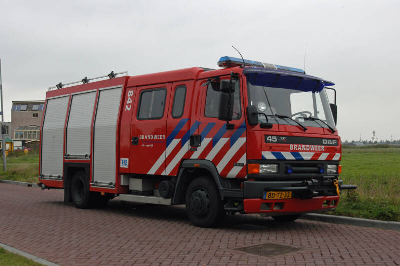 Kenteken: BD-TZ-32 Roepnummer: LDK842 > 10-5332 Type voertuig: TS9 LD3000 HD245 T1500 Merk &amp; Type: DAF FF45.180-11CE365 Opbouw: C&amp;C-Products-Godiva Bouwjaar: 1996 In dienst: 1996 Uit dienst: 2013. Opmerkingen: Verkocht aan Amels Jachtbouw te Vlissingen.