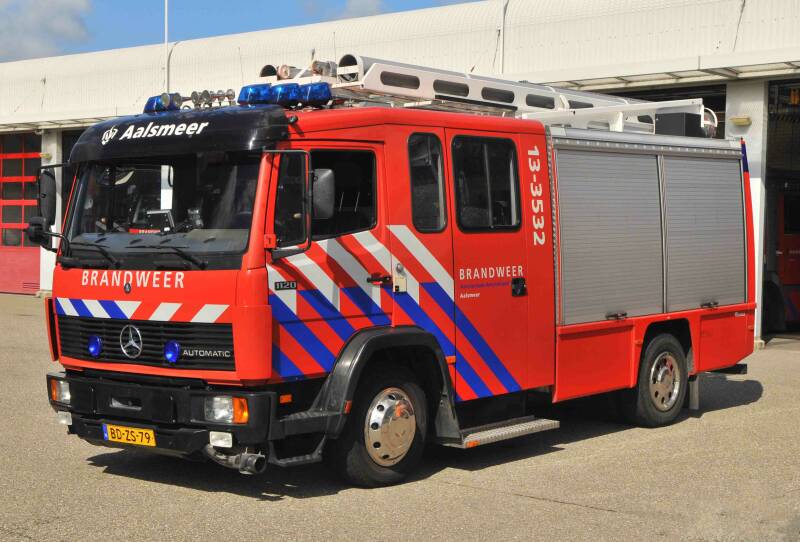 Kenteken: BD-ZS-79  Roepnummer: (251) 53-612 > 13-3532 Type voertuig: TS8 LD3000 HD250 T1500 Merk &amp; Type: Mercedes Benz 1120F36[Ecol] Opbouw: Rosenbauer Nederland Bouwjaar: 1996 In dienst: 1996 Uit dienst: 2012  Geëxporteerd naar: Chili