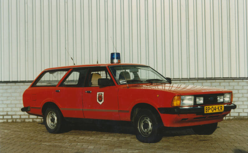 Kenteken: BF-04-KR Type voertuig: DA Merk &amp; Type: Ford Taunus 2,0L-Van Opbouw: Bouwjaar: 1982 In dienst: 1982 Uit dienst: 1991 Opmerkingen: Naar Nationaal Brandweermuseum Hellevoetsluis.