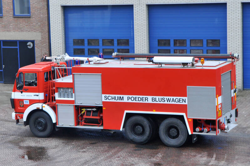 Kenteken: BF-55-PT Roepnummer: 39-765  Type voertuig: SPB2 LD2600 T7000/700 P500 Merk &amp; Type: Mercedes Benz 2232-47 Opbouw: Kronenburg Bouwjaar: 1982 In dienst: 1982 Uit dienst: 2009 Geëxporteerd naar: Kroatië