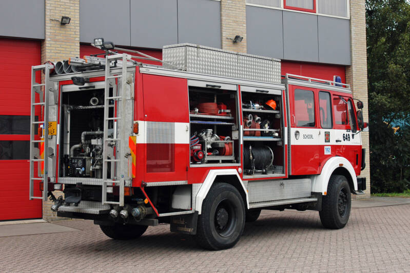 Kenteken: BF-63-LF Roepnummer: 649 Type voertuig: TS6 MD/LD2000 T3000 Merk &amp; Type: Mercedes Benz 1219AF36 Opbouw: Doeschot-Rosenbauer Bouwjaar: 1981 In dienst: 1998 Uit dienst: 2008 Standplaats: Groet.Opmerkingen: Overgenomen van brandweer Ede