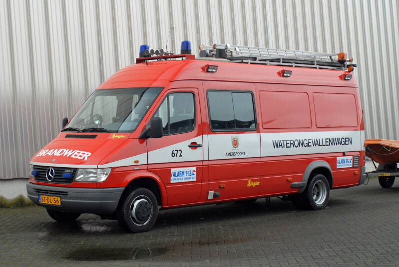 Kenteken: BF-DL-56 Roepnummer: 46-672  Type voertuig: WO Merk &amp; Type: Mercedes Benz 412FD40[Sprinter] Opbouw: Ziegler Brandweertechniek Bouwjaar: 1996 In dienst: 1996 Uit dienst: 2014