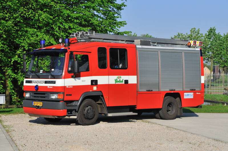 Roepnummer: 8331 Kenteken: BF-DP-06 Type voertuig: TS8 LD3000 HD240 T1000 Merk &amp; Type: DAF FF45.160-09CE365 Opbouw: Rosenbauer Bouwjaar: 1996 In dienst: 2000 Uit dienst: 2010 Standplaats: Enschede.Opmerkingen: Ex brandweer Hooge Zwaluwe 