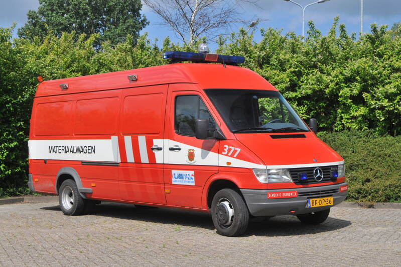 Kenteken: BF-DP-36 Roepnummer: 677 > 377 Type voertuig: GM3 / AB Merk &amp; Type: Mercedes Benz 412D40[Sprinter] Opbouw: Bouwjaar: 1996 In dienst: 1996 Uit dienst: 2011. Opmerkingen: Naar korps Haarlem tbv TD.