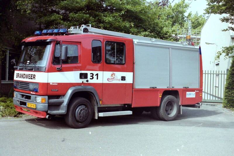 Roepnummer: 31 Kenteken: BF-DR-43 Type voertuig: TS8 LD3000 HD250 T2000/150 Merk &amp; Type: DAF FF55.210-13CE360 Opbouw: Rosenbauer Bouwjaar: 1996 In dienst: 2001 Uit dienst: 2013 Standplaats: Kaatsheuvel.  Overgenomen van brandweer Tilburg