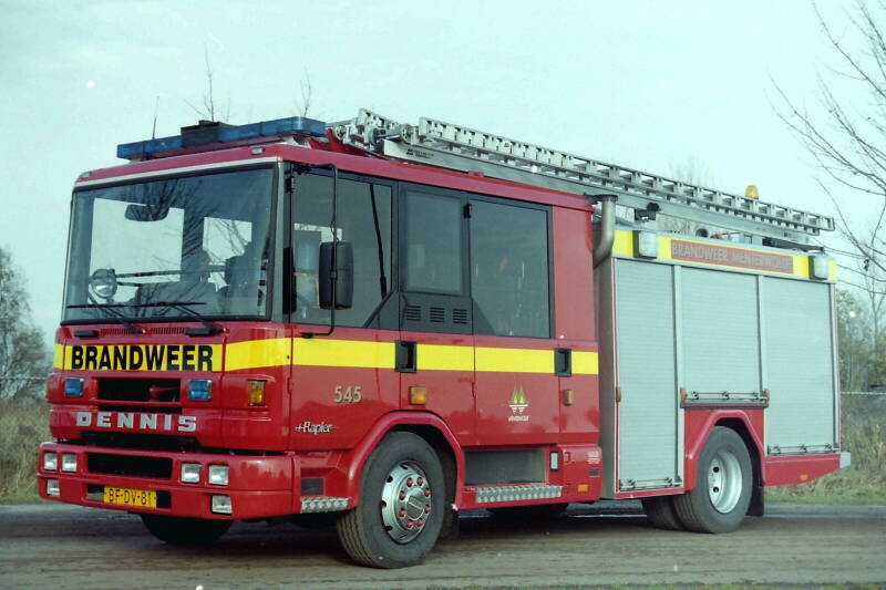 Kenteken: BF-DV-81 Roepnummer: 545 Type voertuig: TS9 LD3250 HD250 T1860 Merk &amp; Type: Dennis Rapier XL Opbouw: John Dennis-Godiva Bouwjaar: 1996 In dienst: 1997 Uit dienst: 2011. 