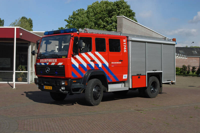 Kenteken: BF-TB-38 Roepnummer: 746 Type voertuig: TS8 LD2800 HD265 T2400 Merk &amp; Type: Mercedes Benz 1124AF36[Ecol] Opbouw: Ziegler Brandweertechniek Bouwjaar: 1997 In dienst: 1997 Uit dienst: 2012. Geëxporteerd naar: Argentinië (Villa General Belgrano)