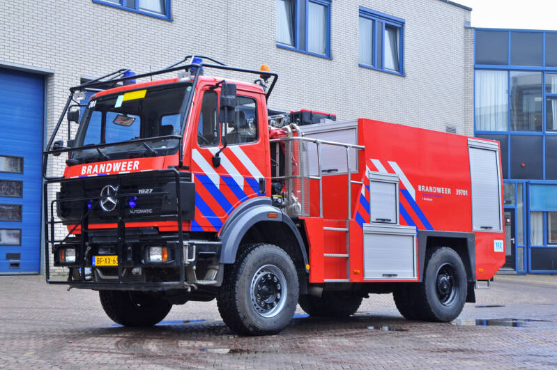 Kenteken: BF-XX-65 Roepnummer: 39-701 Type voertuig: TW3 LD1600 T5000 Merk &amp; Type: Mercedes Benz 1827AK36 Opbouw: Mucar-Hale Bouwjaar: 1997 In dienst: 1997 Uit dienst: 2009 Geëxporteerd naar: Denemarken (Tønder korps Rømø)