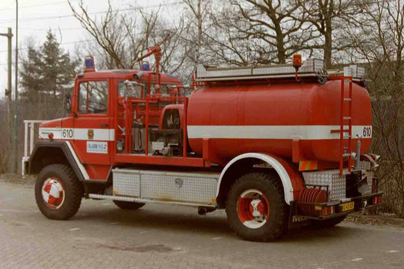 Kenteken: BG-43-XD Roepnummer: 610 Type voertuig: TW2 LD1600 T5500 Merk &amp; Type: Magirus Deutz 160D15AK Opbouw: Spijkstaal-Magirus Bouwjaar: 1983 In dienst: 1983 Uit dienst: 2001 Standplaats: Bilthoven. Opmerkingen: Naar Cuba (Havanna) 