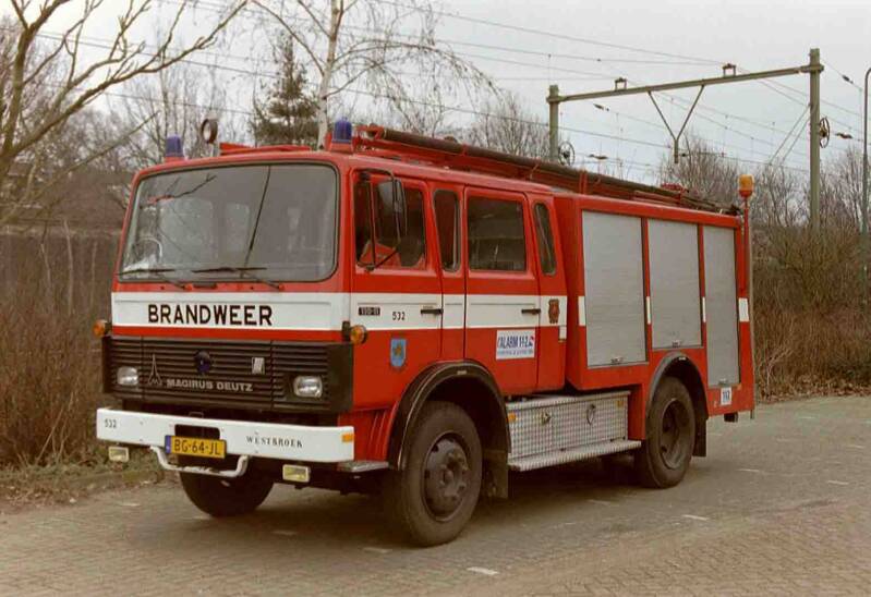 Roepnummer: 532 Kenteken: BG-64-JL Type voertuig: TS9 LD2000 HD220 T1500 Merk &amp; Type: Magirus Deutz 130M11FL Opbouw: Motorkracht-Magirus Bouwjaar: 1983 In dienst: 1983 Uit dienst: 2002. Geëxporteerd naar: Argentinië (Villa Unión)