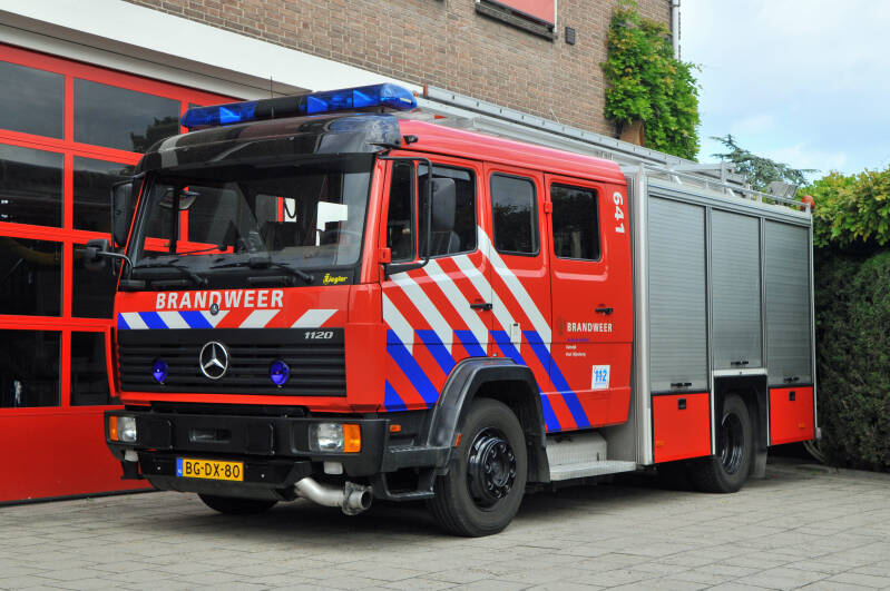 Kenteken: BG-DX-80 Roepnummer: 641 Type voertuig: TS8 LD2800 HD265 T1500 Merk &amp; Type: Mercedes Benz 1120F36[Ecol] Opbouw: Ziegler Brandweertechniek Bouwjaar: 1998 In dienst: 1998 Uit dienst: 2013. Geëxporteerd naar: Argentinië (Cañuelas)