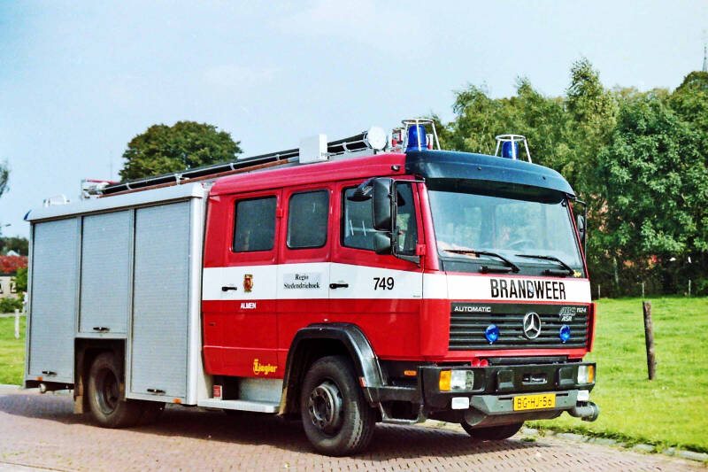 Kenteken: BG-HJ-56 Roepnummer: 26-749 > 06-8131  Type voertuig: TS8 LD2800 HD265 T2000 Merk &amp; Type: Mercedes Benz 1124F36[Ecol] Opbouw: Ziegler Brandweertechniek Bouwjaar: 1997 In dienst: 1997 Uit dienst: 2019