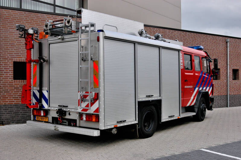 Kenteken: BG-NH-17 Roepnummer: 40-836 > 06-8633 Type voertuig: TS9 LD2800 HD265 T2500 Merk &amp; Type: Mercedes Benz 1124F36[Ecol] Opbouw: Ziegler Brandweertechniek Bouwjaar: 1998 In dienst: 1998 Uit dienst: 2015