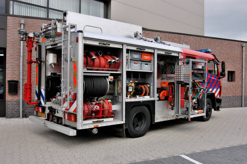 Kenteken: BG-NH-17 Roepnummer: 40-836 > 06-8633 Type voertuig: TS9 LD2800 HD265 T2500 Merk &amp; Type: Mercedes Benz 1124F36[Ecol] Opbouw: Ziegler Brandweertechniek Bouwjaar: 1998 In dienst: 1998 Uit dienst: 2015