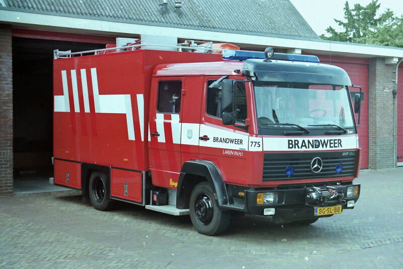 Kenteken: BG-SL-88 Roepnummer: 775 Type voertuig: HV-2+ / PM6 Merk &amp; Type: Mercedes Benz 917F31[Ecol] Opbouw: Ziegler Brandweertechniek Bouwjaar: 1998 In dienst: 1998 Uit dienst: 2012. Geëxporteerd naar: België (Brussels Airport) 