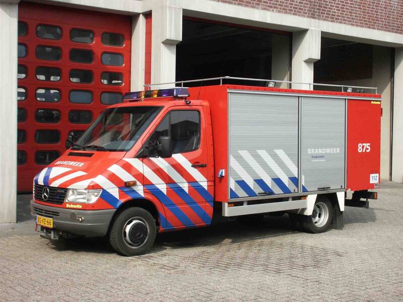 Kenteken: BG-VZ-66 Roepnummer: 875 > 15-2170 Type voertuig: HV-2 Merk &amp; Type: Mercedes Benz 412D35[Sprinter] Opbouw: Schmitz Bouwjaar: 1999 In dienst: 1999 Uit dienst: 2011. Geëxporteerd naar: Noorwegen (Bindalseidet)
