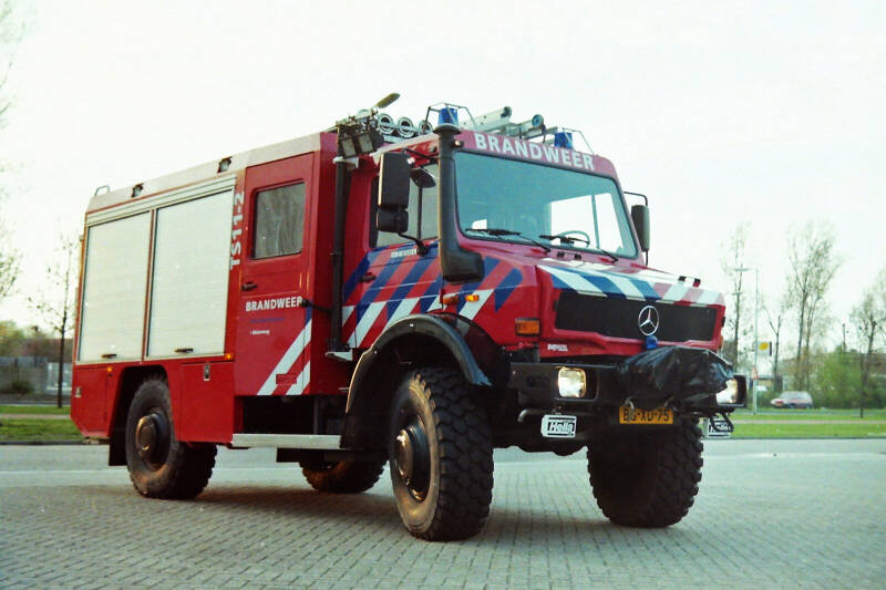 Kenteken: BG-XD-75 Roepnummer: TS11-2 > 17-0141 Type voertuig: TS6 LD3250 HD250 T1500 Merk &amp; Type: Mercedes Unimog U2540L Opbouw: Mucar-Godiva Bouwjaar: 1998 In dienst: 1998