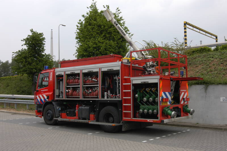 Kenteken: BG-XP-90 Roepnummer: B6 > 92-563 > 24-2564 Type voertuig: SB2 LD6000 T-/5500 Merk &amp; Type: DAF FF CF75.290PC380 Opbouw: Kronenburg Bouwjaar: 1999 In dienst: 1999 Uit dienst: Standplaats: Geleen