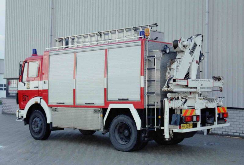 Kenteken: BH-36-FF Roepnummer: 371 > 871 Type voertuig: HV-1 Merk &amp; Type: Mercedes Benz 1017AF36 Opbouw: Doeschot-Hiab Bouwjaar: 1983 In dienst: 1983 Uit dienst: 1995 Standplaats: Zoetermeer
