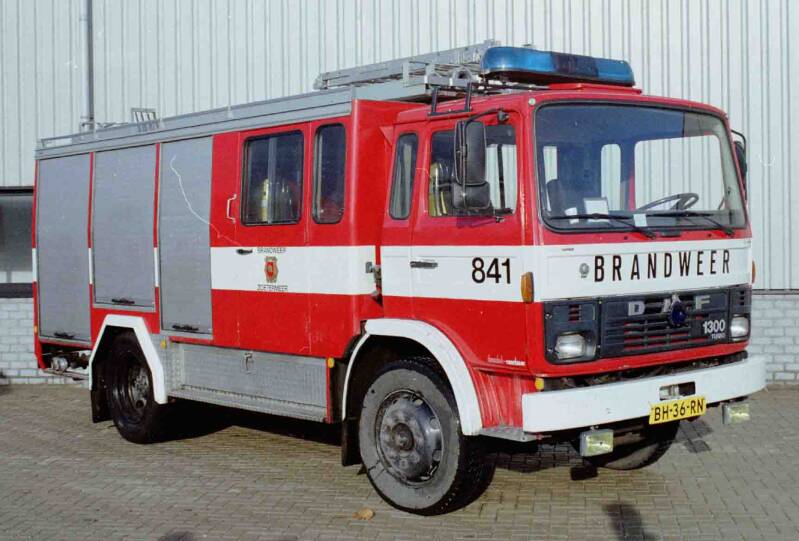 Kenteken: BH-36-RN Roepnummer: 841 Type voertuig: TS8 LD2800 HD250 T1600 Merk &amp; Type: DAF FF1300DT320 Opbouw: Doeschot-Rosenbauer Bouwjaar: 1983 In dienst: 1983 Uit dienst: 2003