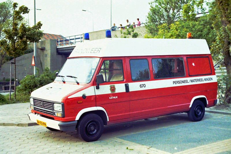 Kenteken: BH-92-PH Roepnummer: 670 Type voertuig: PM10 Merk &amp; Type: PeugeotJ5-Combi Opbouw: Bouwjaar: 1983 In dienst: 1983 Uit dienst: 1992