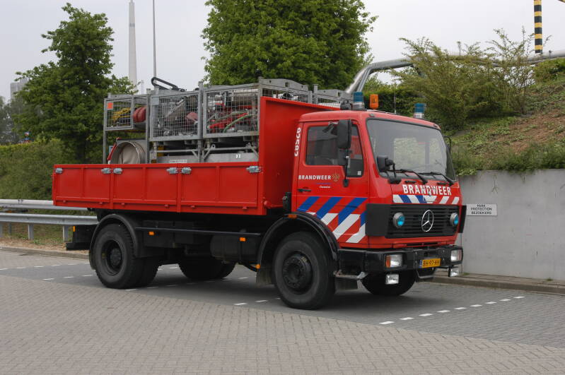 Kenteken: BH-97-HH Roepnummer: 92-582 > B13 Type voertuig: HA Merk &amp; Type: Mercedes Benz 1617KO45 Opbouw: Leebur Bouwjaar: 1983 In dienst: 1996 Uit dienst: 2014 Standplaats: Geleen. Opmerkingen: Overgenomen van brandweer Utrecht.