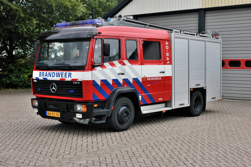 Kenteken: BH-FS-98 Roepnummer: 841 Type voertuig: TS8 LD2600 HD260 T2250 Merk &amp; Type: Mercedes Benz 1124F36[Ecol] Opbouw: Mucar-Godiva Bouwjaar: 1999 In dienst: 1999 Uit dienst: 2011.Opmerkingen: Naar korps Hengelo (Gld) als 06-8533 
