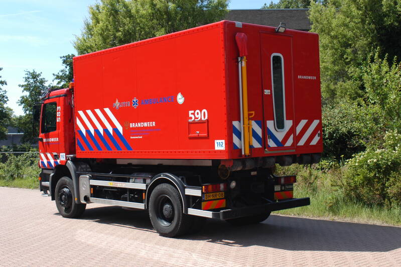 Kenteken: BH-NR-08 Roepnummer: 583 Type voertuig: HA Merk &amp; Type: Mercedes Benz 1831F39[Actros] Opbouw: Leebur Bouwjaar: 1999 In dienst: 2013. pmerkingen: Regionaal voertuig. Afkomstig van brandweer Uitgeest.