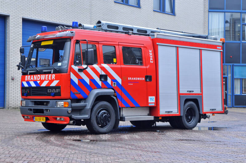 Kenteken: BJ-XR-98 Roepnummer: 39-742 Type voertuig: TS7 LD32500 HD240 T1500 Merk &amp; Type: DAF FF55.230CE360 Opbouw: Gemco-Godiva Bouwjaar: 2001 In dienst: 2001 Uit dienst: 2009 Opmerkingen: Verkocht aan Veiligheidsregio Utrecht.