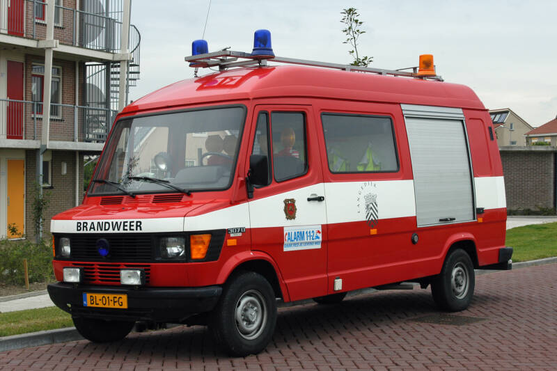 Kenteken: BL-01-FG Roepnummer: 715 Type voertuig: PM7 / SL Merk &amp; Type: Mercedes Benz 307D33 Opbouw: Ajax-Ziegler Bouwjaar: 1985 In dienst: 1992.  Standplaats: Zuid Scharwoude.Opmerkingen: Tot 1992 als PM7, sinds 2004 t.b.v. de jeugdbrandweer. 
