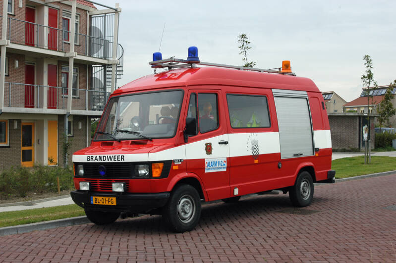Kenteken: BL-01-FG Roepnummer: 715 Type voertuig: PM7 / SL Merk &amp; Type: Mercedes Benz 307D33 Opbouw: Ajax-Ziegler Bouwjaar: 1985 In dienst: 1992. Opmerkingen: Tot 1992 als PM7, sinds 2004 t.b.v. de jeugdbrandweer.