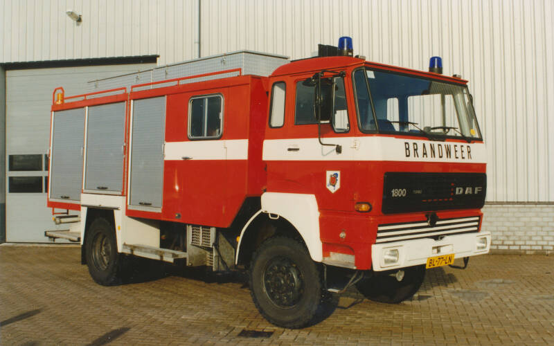 Kenteken: BH-ZB-94 Roepnummer: 842 > 15-2131 Type voertuig: TS7 LD2800 HD265 T1500 Merk &amp; Type: DAF FF55.235-15CE360 Opbouw: Ziegler Brandweertechniek Bouwjaar: 2000 In dienst: 2000. 