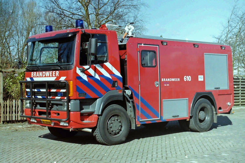 Kenteken: BL-JX-61 Roepnummer: 49-610 Type voertuig: TST5NB [LD1700] T6250 Merk &amp; Type: DAF FFV75.290CF365 Opbouw: Plastisol-Brw.Zeist [Rosenbauer-Fox] Bouwjaar: 2001 In dienst: 2001 Uit dienst: 2014 Standplaats: Bilthoven.Geëxporteerd naar: Tsjechië 