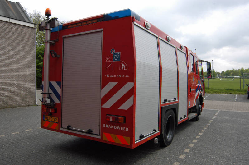 Kenteken: BL-LD-22 Roepnummer: 81-625 > 22-3731 Type voertuig: TS9 LD3000 HD250 T1500 Merk &amp; Type: DAF FF65.240CF380 Opbouw: Kenbri-Godiva Bouwjaar: 2001 In dienst: 2001 Uit dienst: 2016.Opmerkingen: Naar regio als reserve TS (22-5035) 