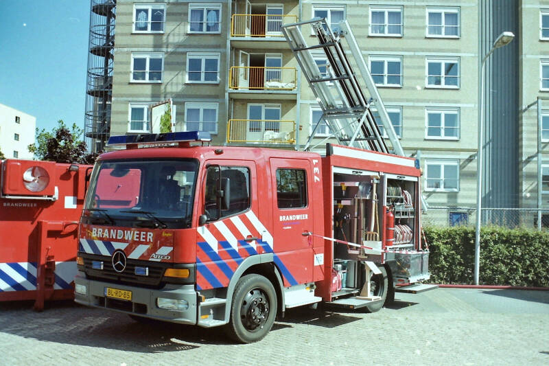 Kenteken: BL-RD-85 Roepnummer: 66-731 > 16-4230 Type voertuig: TS6 LD2800 HD265 T1500 Merk &amp; Type: Mercedes Benz 1225F33[Atego] Opbouw: Ziegler Brandweertechniek Bouwjaar: 2002 In dienst: 2002 Uit dienst: 2019. Opmerkingen: Naar regio afd. Vakbekwaamheid