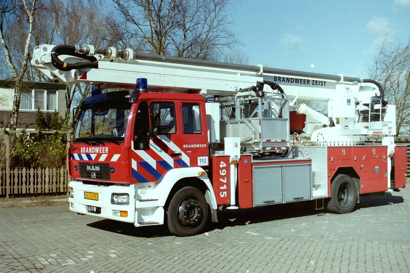 Kenteken: BL-SJ-95 Roepnummer: 49-715 > 09-6651 Type voertuig: HW-32 Merk &amp; Type: MAN 18.285LLLF[M2000-InterCity] Opbouw: Wümag Bouwjaar: 2001 In dienst: 2001 Uit dienst: 2020