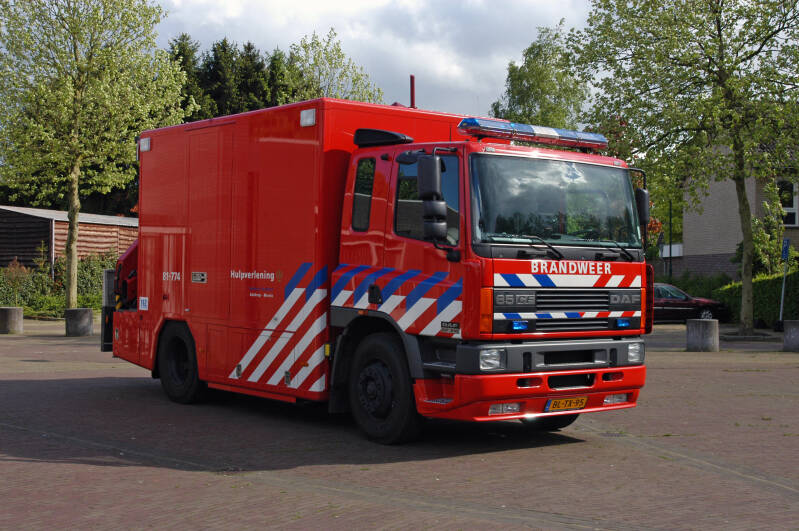Kenteken: BL-TX-95 Roepnummer: 81-774 > 22-2571  Type voertuig: HV-2+ Merk &amp; Type: DAF FF65.240CF380 Opbouw: Karsmakers-Palfinger Bouwjaar: 2002 In dienst: 2002 Uit dienst: 2016