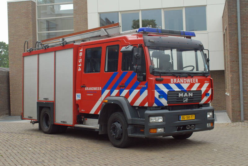 Kenteken: BL-XR-77 Roepnummer: 544 > 18-514 > 18-7032 Type voertuig: TS9 LD3200 HD250 T1500 Merk &amp; Type: MAN 14.255LLLF[M2000] Opbouw: HDS-Godiva Bouwjaar: 2002 In dienst: 2002