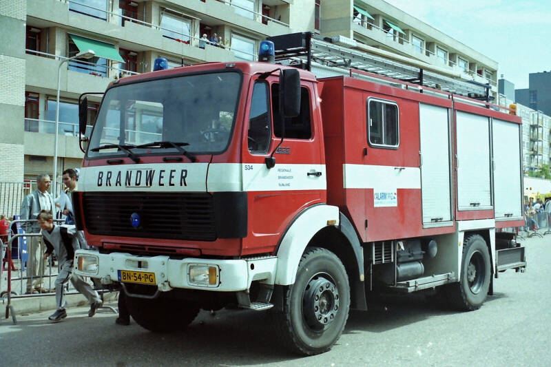 Kenteken: BN-54-PG Roepnummer: 534 Type voertuig: TS6[10] LD2800 HD240 T2000 Merk &amp; Type: Mercedes Benz 1622AK36 Opbouw: Mostard-Kronenburg Bouwjaar: 1985 In dienst: 1985 Uit dienst: 2002. Regionaal BiZavoertuig