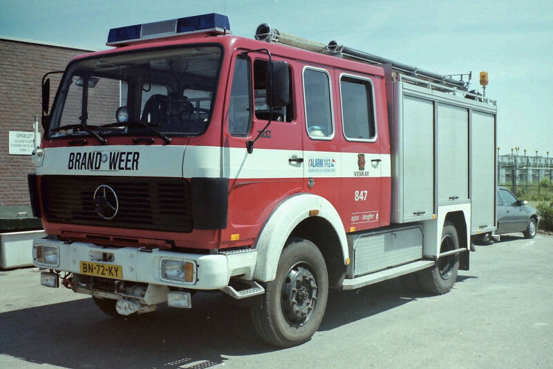 Kenteken: BN-72-KY Roepnummer: 847 Type voertuig: TS8 LD2400 HD240 T2000 Merk &amp; Type: Mercedes Benz 1017AF36 Opbouw: Ajax-Ziegler Bouwjaar: 1985 In dienst: 1985 Uit dienst: 2002