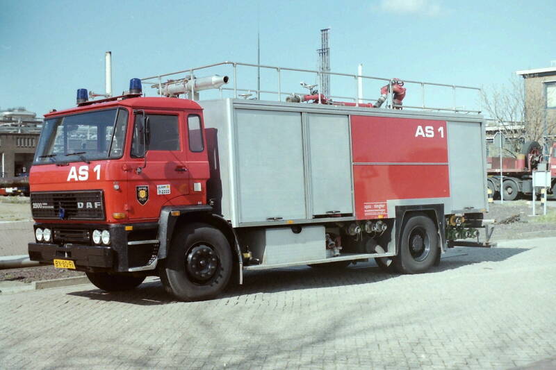 Kenteken: BN-80-FV Roepnummer: BW-10 > BW-01 Type voertuig: AS2 LD4800 T-/6000 P750 Merk &amp; Type: DAF FF2505DHS445 Opbouw: Ajax-de Boer-Ziegler Bouwjaar: 1985 In dienst: 1985 Uit dienst: 2015 Standplaats: Pernis