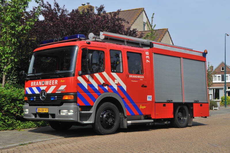 Kenteken: BN-BR-97 Roepnummer: 66-738 > 16-4030 Type voertuig: TS8 LD2800 HD265 T1500 Merk &amp; Type: Mercedes Benz 1225F36[Atego] Opbouw: Ziegler Brandweertechniek Bouwjaar: 2002 In dienst: 2002