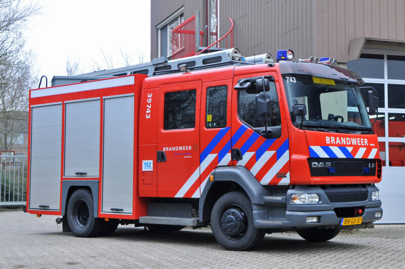 Kenteken: BN-GS-51 Roepnummer: 39-743 > 07-3731 Type voertuig: TS7 LD3250 HD250 T1500 Merk &amp; Type: DAF FF LF55.250-15CE365 Opbouw: Gemco-Godiva Bouwjaar: 2002 In dienst: 2002 Uit dienst: 2013 Opmerkingen: Verkocht aan regio Gooi en Vechtstreek tbv oefence