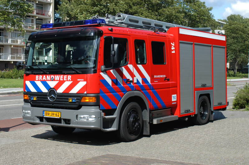 Kenteken: BN-JH-62 Roepnummer: 54-741 > 12-3130 Type voertuig: TS7 LD3250 HD240 T1500 Merk &amp; Type: Mercedes Benz 1325F36[Atego] Opbouw: Gemco-Godiva Bouwjaar: 2002 In dienst: 2002 Uit dienst: 2018.Opmerkingen: Sinds 2014 regionaal voertuig. 