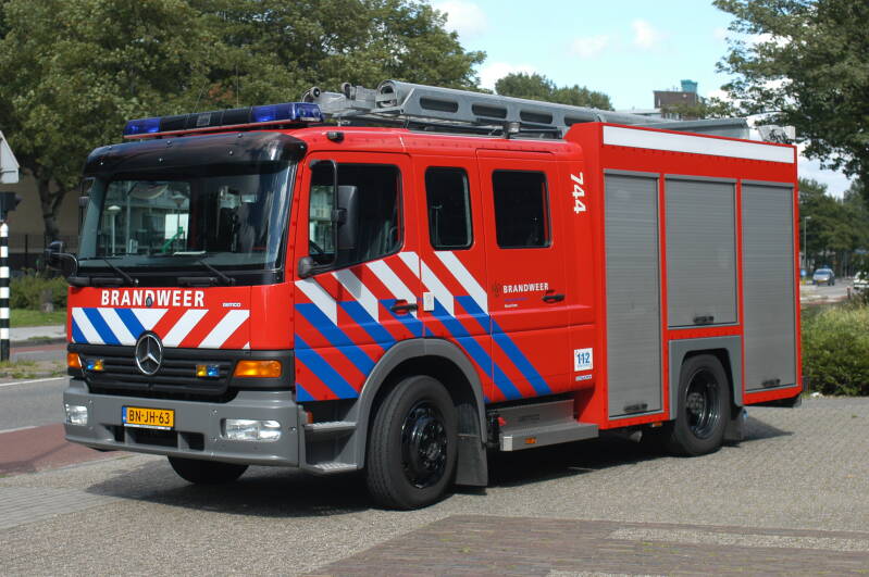 Kenteken: BN-JH-63 Roepnummer: 54-744 > 12-3131 Type voertuig: TS7 LD3250 HD240 T1500 Merk &amp; Type: Mercedes Benz 1325F36[Atego] Opbouw: Gemco-Godiva Bouwjaar: 2002 In dienst: 2002 Uit dienst: 2019