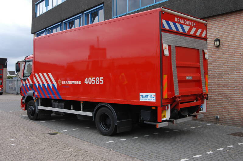 Kenteken: BN-JS-34 Roepnummer: 40-585 > 06-9582 Type voertuig: VW Merk &amp; Type: DAF FA LF55.180CF450 Opbouw: Susselbeek Bouwjaar: 2003 In dienst: 2003 Uit dienst: 201. Opmerkingen: Regionaal voertuig. Naar Wehl (afd. Logistiek, 06-9582)