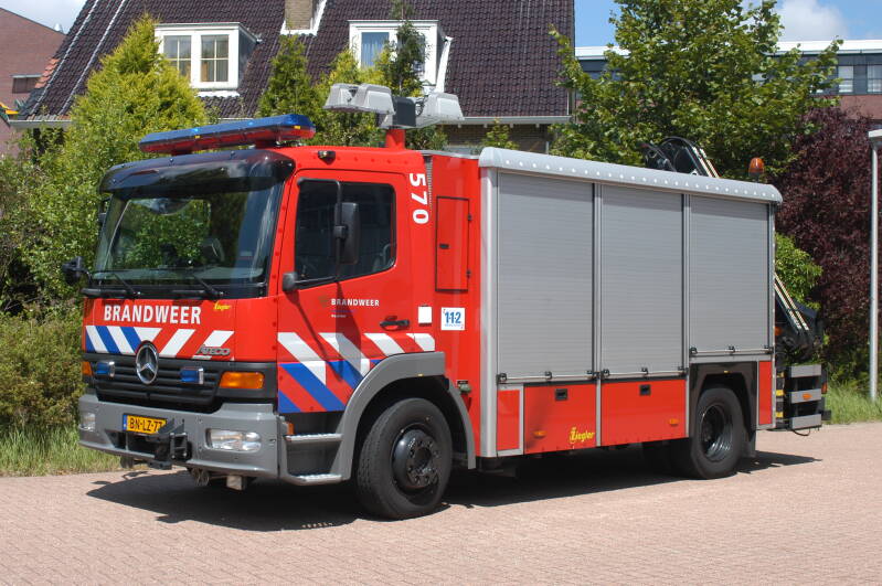 Kenteken: BN-LZ-77 Roepnummer: 570 Type voertuig: HV-KR Merk &amp; Type: Mercedes Benz 1325F36[Atego] Opbouw: Ziegler Brandweertechniek-Hiab Bouwjaar: 2003 In dienst: 2003 Uit dienst: 2011. Opmerkingen: Naar brandweer Hoofddorp.